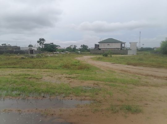 Terrain de 500m2 à Makwengue