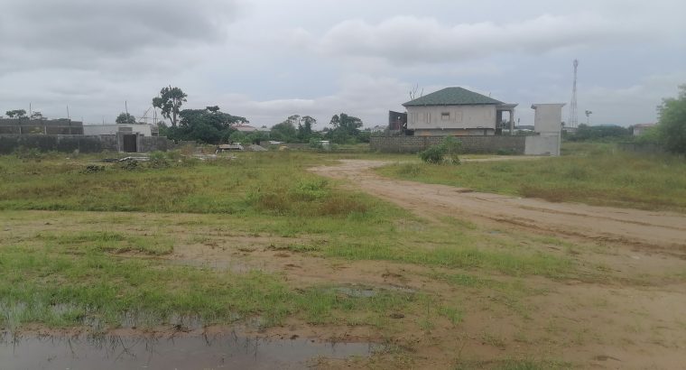 Terrain de 500m2 à Makwengue