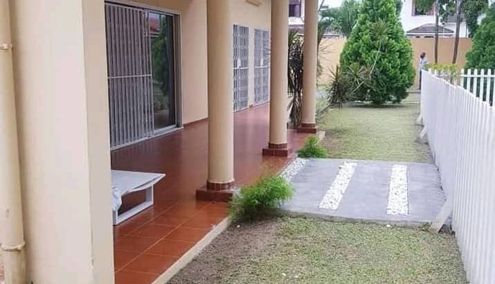 Villa blanche de 5 chambres au total