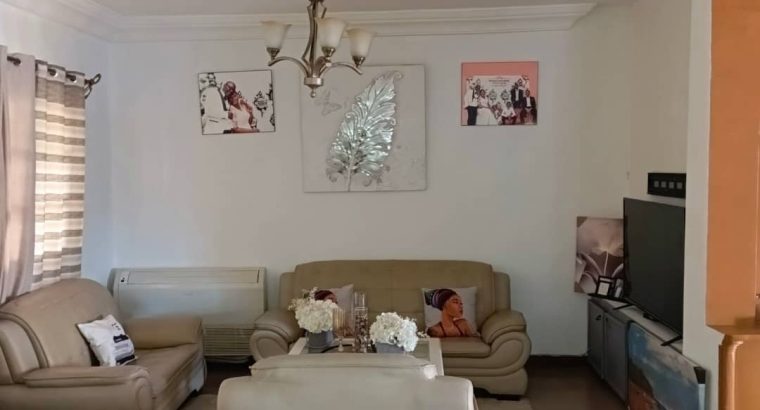 Villa 7 chambres et 7 douches à Angondje