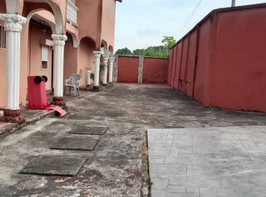 Villa de 5 chambres et 2 bâtiments