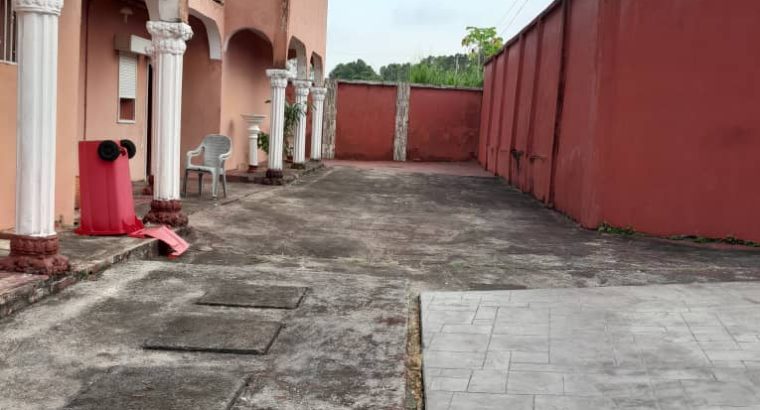 Villa de 5 chambres et 2 bâtiments