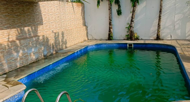Villa 7 chambres et 7 douches à Angondje