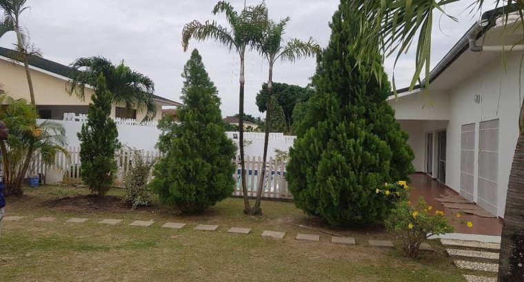 Villa blanche de 5 chambres au total