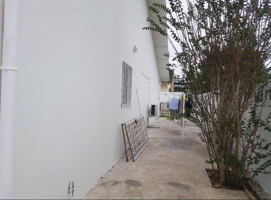Villa blanche de 5 chambres au total
