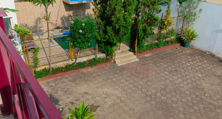Villa 7 chambres et 7 douches à Angondje