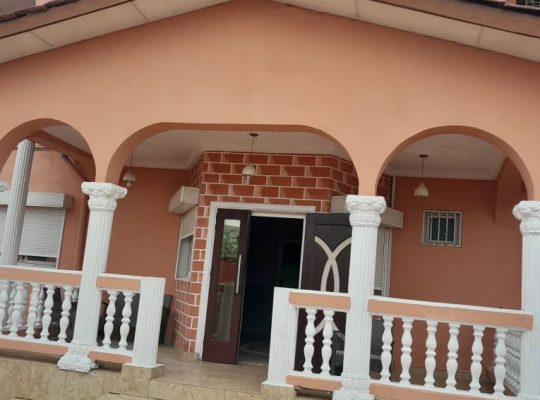 Villa de 5 chambres et 2 bâtiments