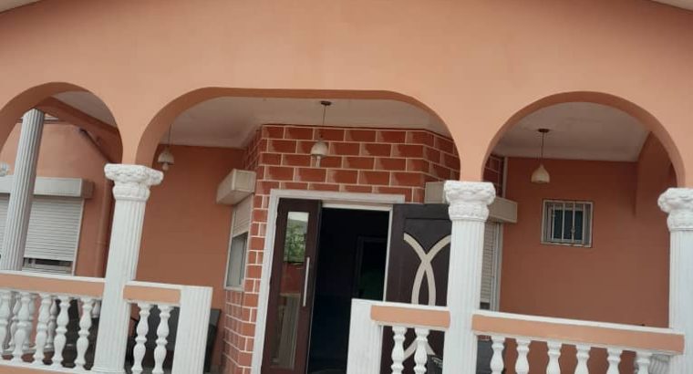 Villa de 5 chambres et 2 bâtiments