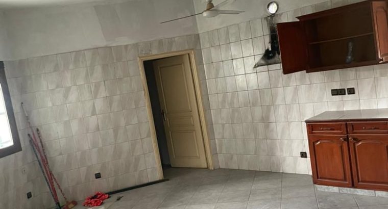 Villa de 4 chambres à Okala Mikolongo