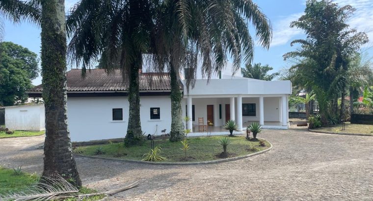 Villa de 4 chambres à Okala Mikolongo