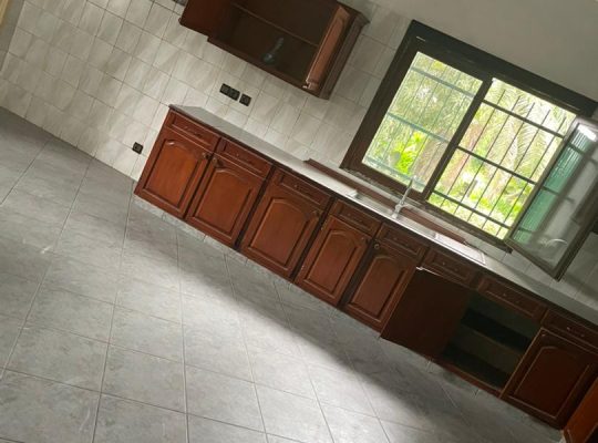Villa de 4 chambres à Okala Mikolongo