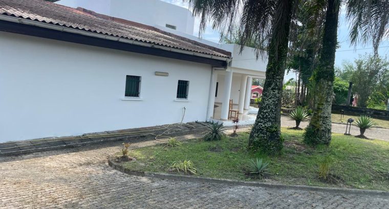 Villa de 4 chambres à Okala Mikolongo